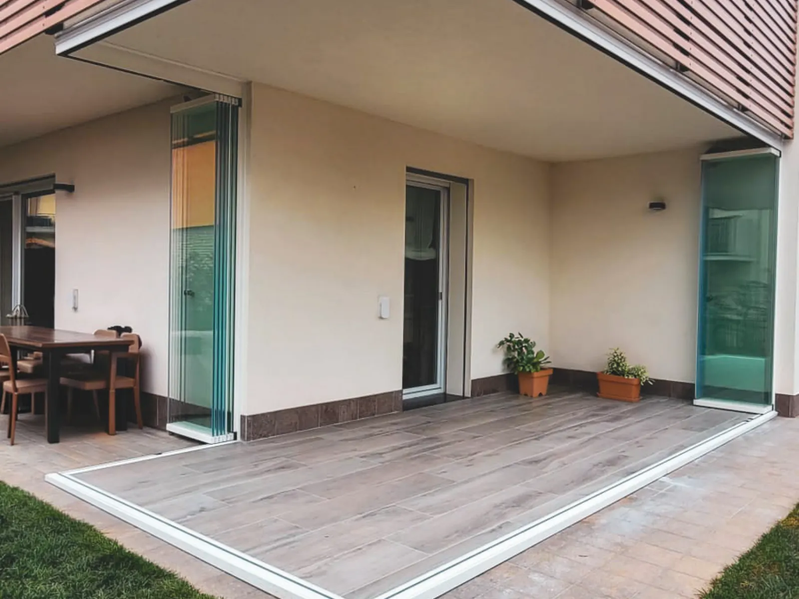 Portico con le ante Starglass impacchettate ai due lati